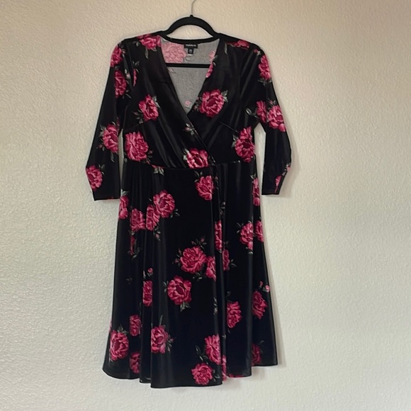 torrid Dresses & Skirts - Torrid 00 Crushed Velvet Floral Dress